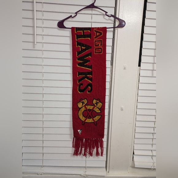 Chicago Blackhawks Red Winter Scarf. EUC OS - Picture 4 of 4